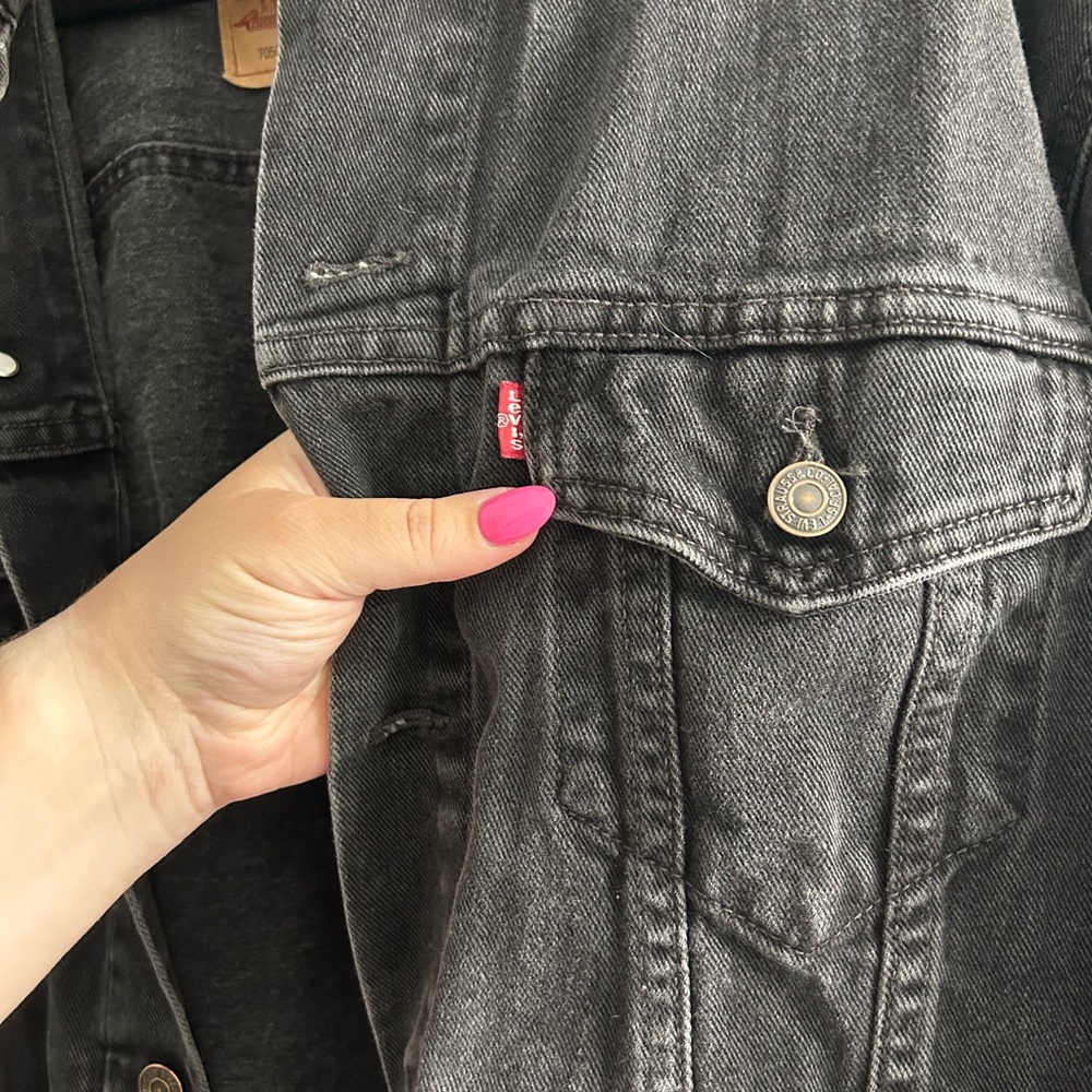SOLD DO NOT BUY Levi’s washed black trucker jean jacket - Picture 2 of 8